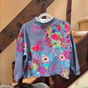 NATURAL LIFE M Colorful Floral Gray Sweater